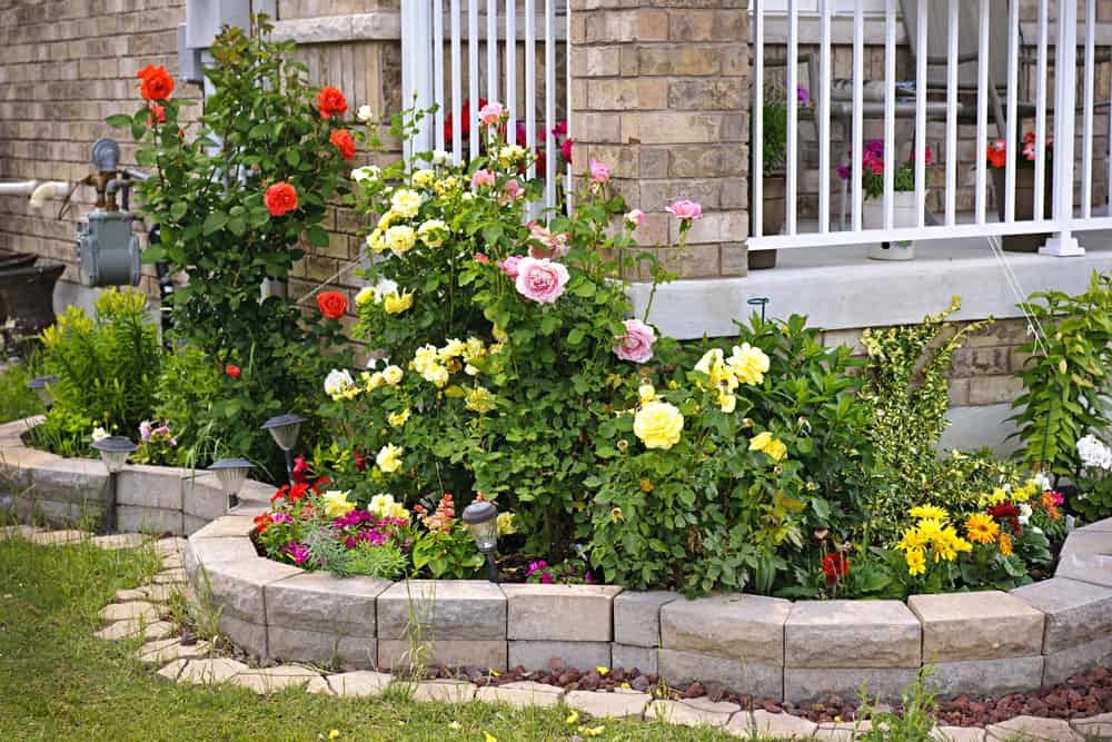 Eye-Catching Flowerbed Design Ideas